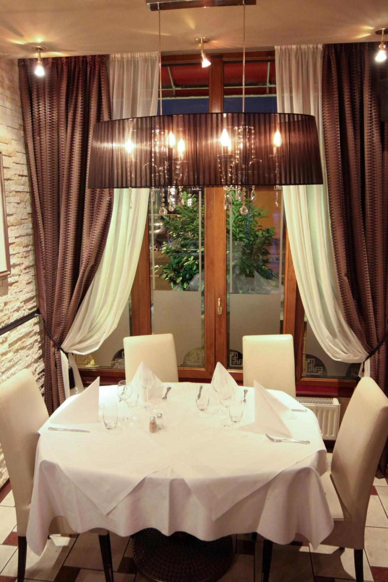 Dm Hotel Форбак Екстериор снимка