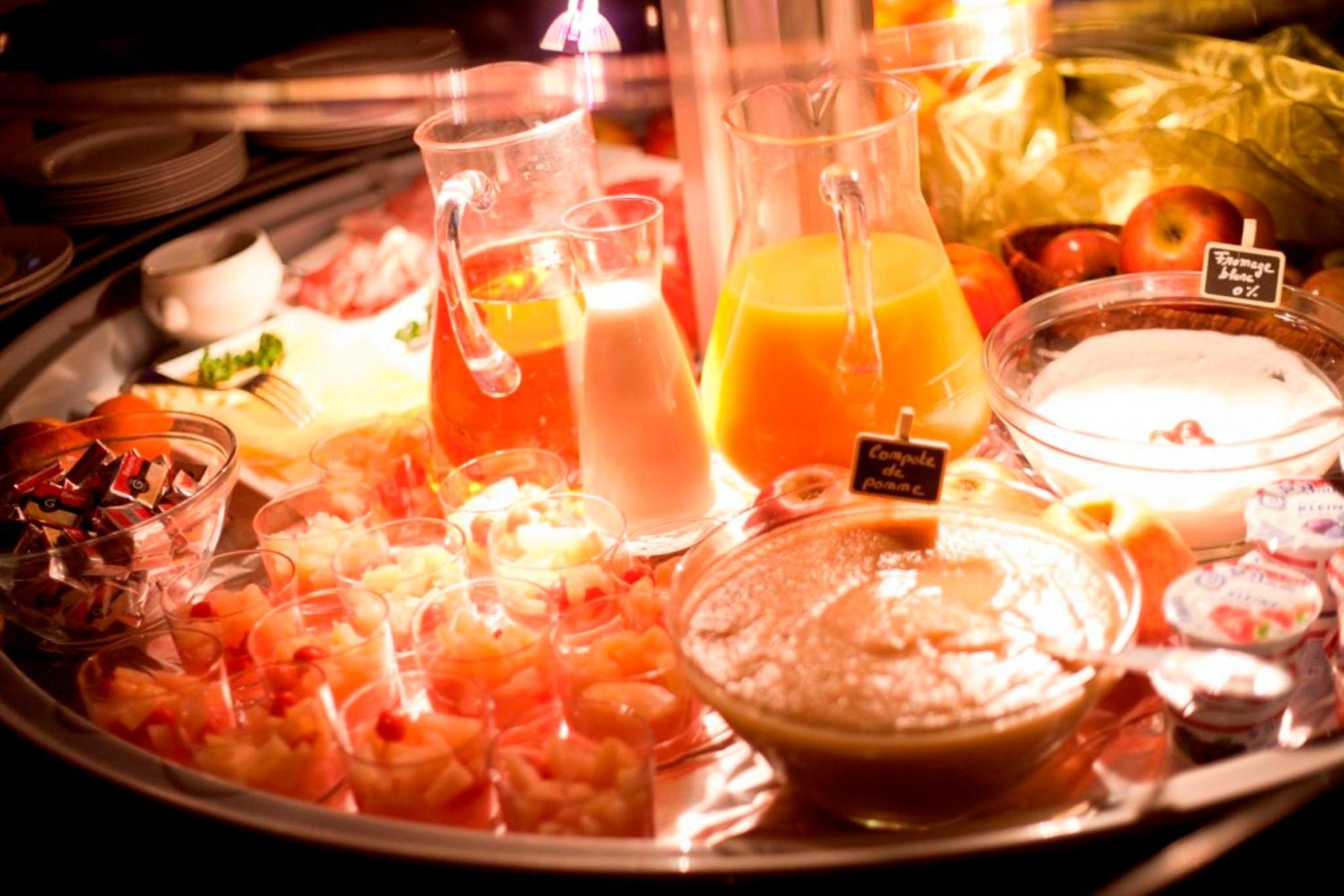 Dm Hotel Форбак Екстериор снимка