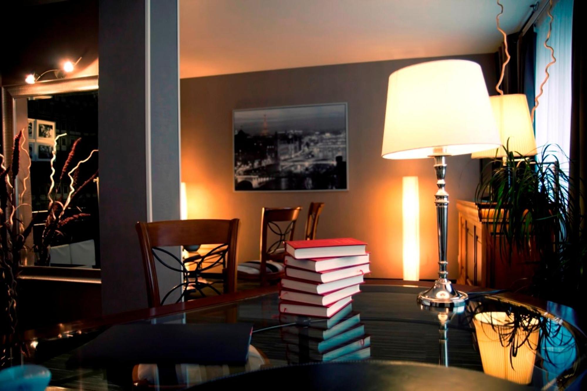 Dm Hotel Форбак Екстериор снимка
