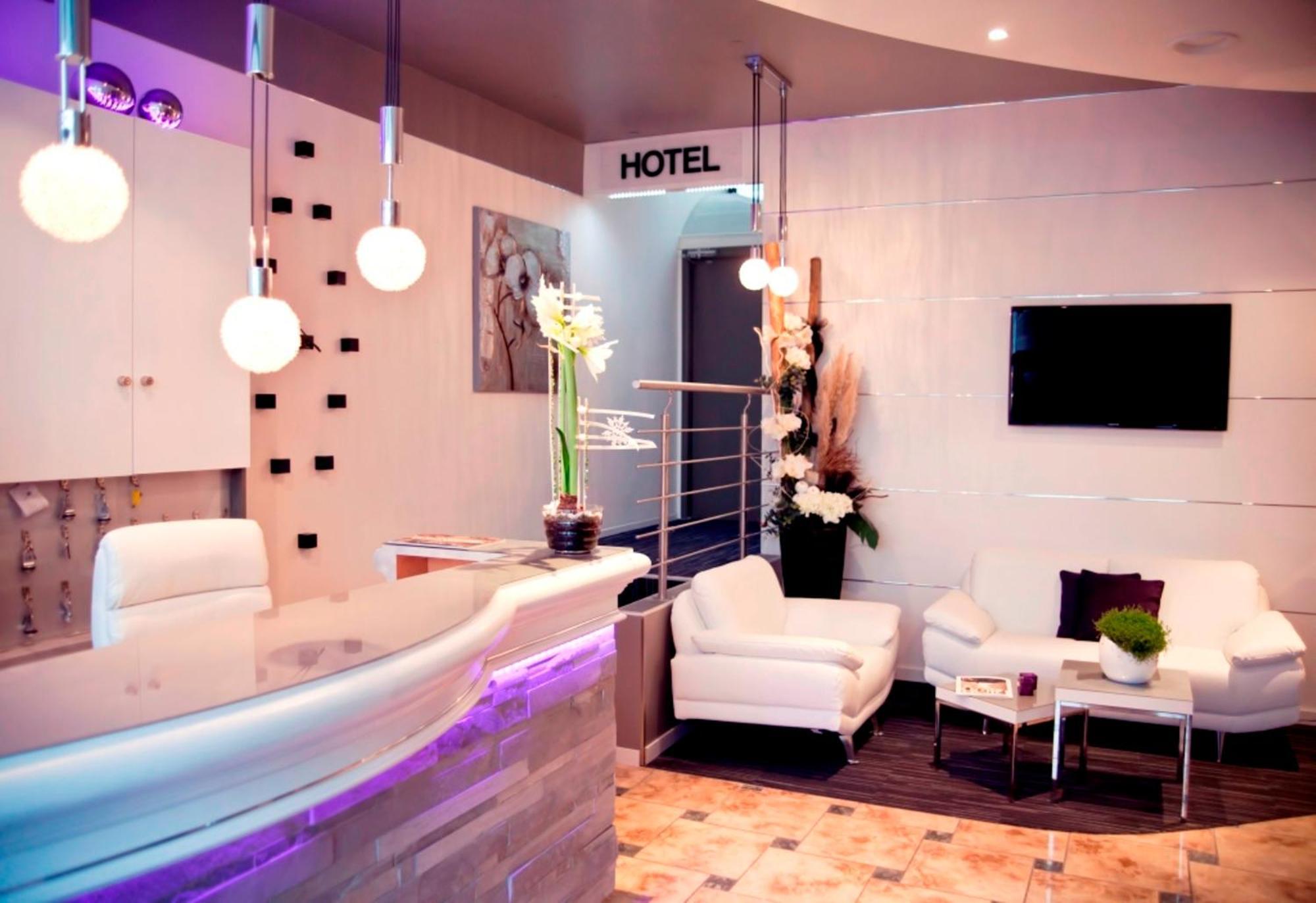 Dm Hotel Форбак Екстериор снимка