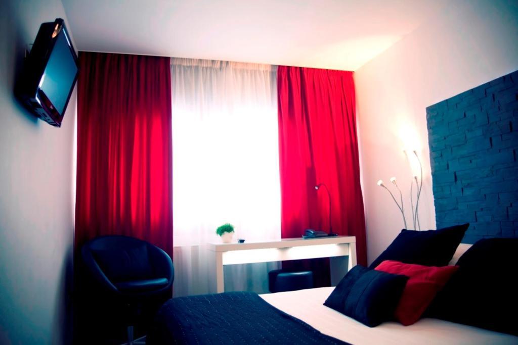 Dm Hotel Форбак Стая снимка